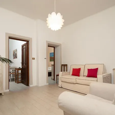 Oltrarno Garden Apartment Florence